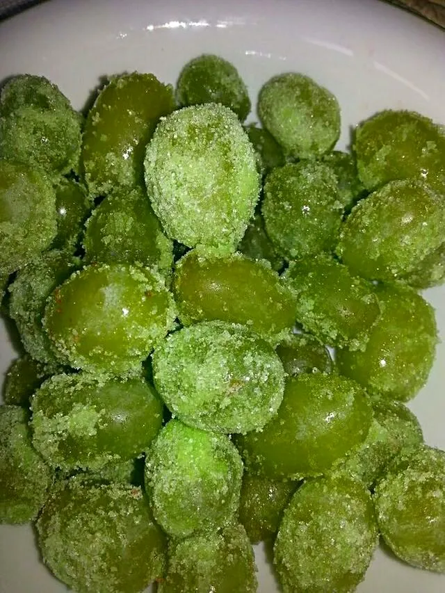 My Daughter's Sour Patch Frozen Grapes 🍇 YUMZERS 😻😻 #Fruit #Dessert #Snack/Teatime 😋 💯 😋|Alisha GodsglamGirl Matthewsさん