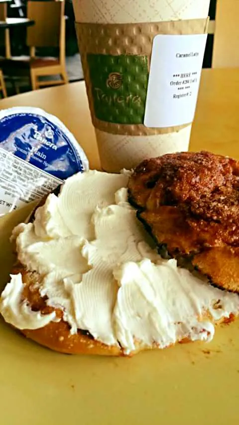 Toasted Oatbran Bagel W/ Cream Cheese|Sheila Harrisさん