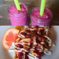 Snapdishの料理写真:Berry smoothie & pb&j waffles|eliseさん