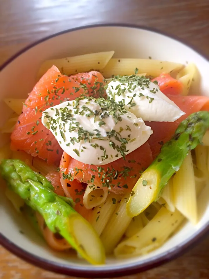 サーモンとアスパラのレモンパスタ   Salmon and asparagus lemon pasta|Hiroさん