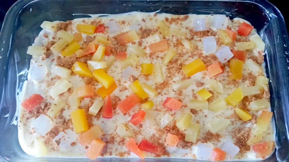 Snapdishの料理写真:fruit cocktail graham cake|Claire Tayonaさん