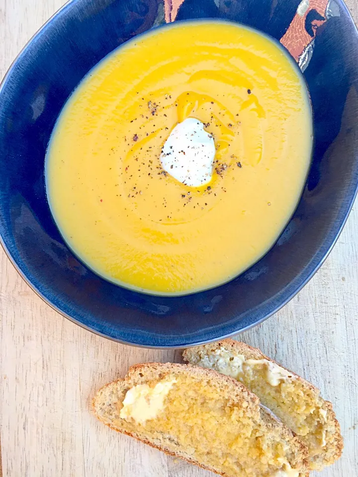 Pumpkin Carrot Cauliflower + Parsnip Soup|Chrisy Hillさん