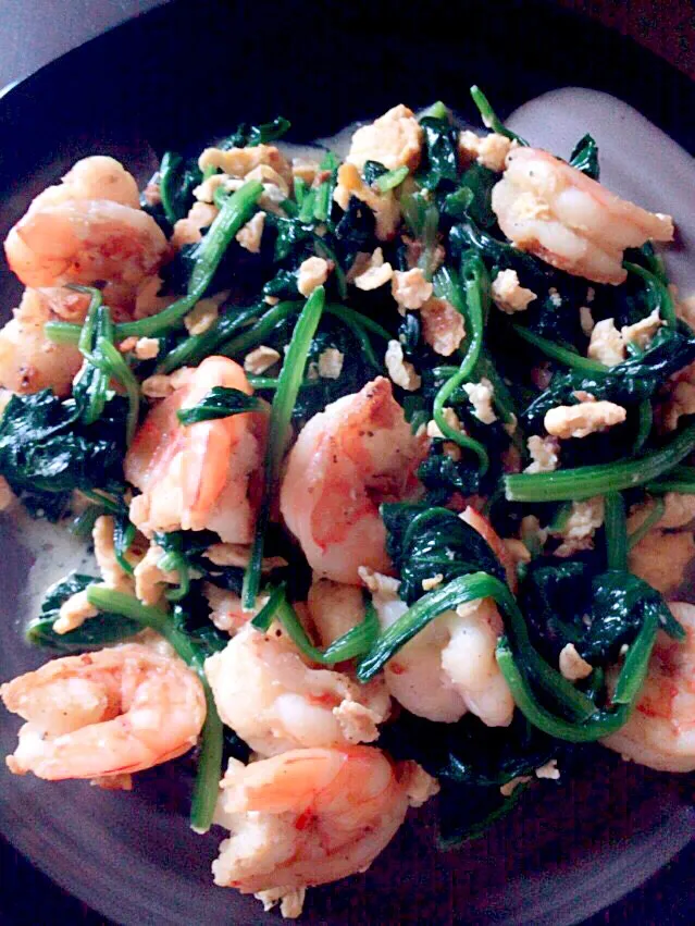 stir fry pawn and spinach|Sabri Zulueta Galanoさん