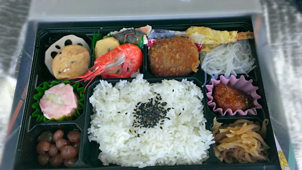 今日の瀬の本高原マラソン大会の弁当(^-^)/
走った後は、美味しい＼(^.^)／|masa2014さん