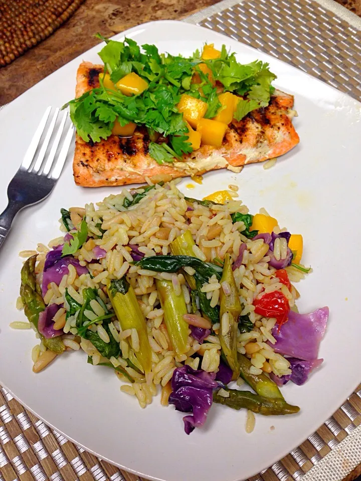 Rice pilaf with vegetables and pan seared salmon|Divine Higginsさん