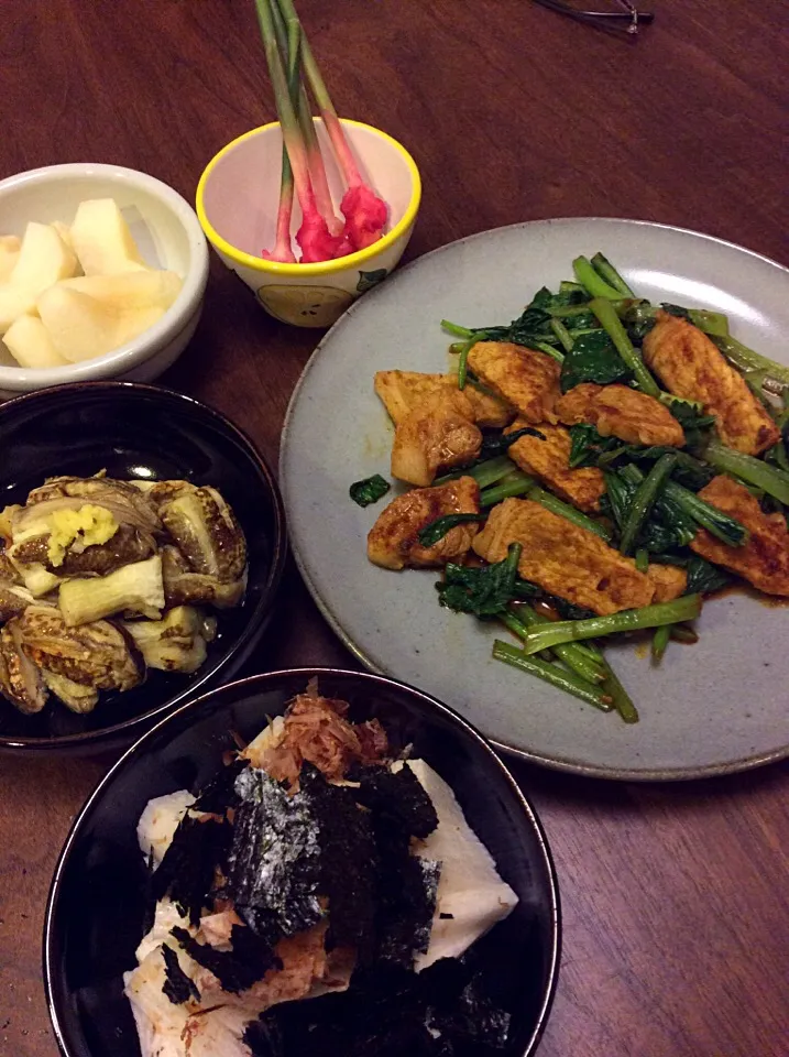 Snapdishの料理写真:豚ロースと小松菜のカレー炒め
焼きなす  山芋のおかか海苔和え|ちょこりんさん