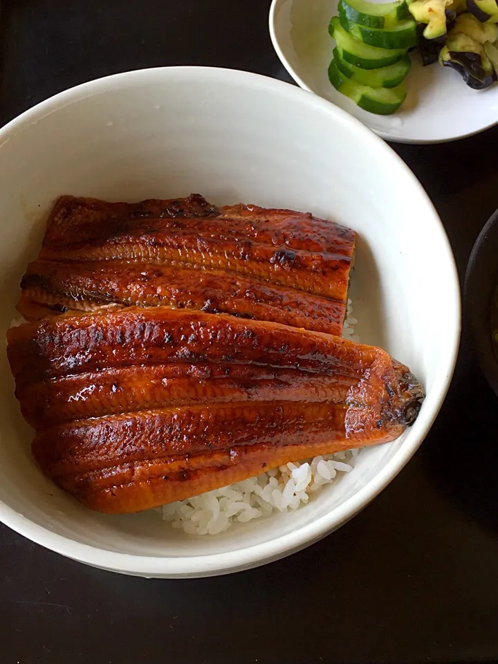 従兄弟が焼いてくれた鰻でお昼ご飯😀|椿さん