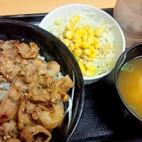 Snapdishの料理写真:牛カルビ丼 Aセット|amnesic computerさん