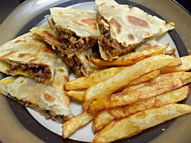 Unposted my Daughter's Bacon Cheeseburger Quesidillas & Homemade French Fries 🍟 #Beef #Dinner #Bread 😆 😆 😆|Alisha GodsglamGirl Matthewsさん