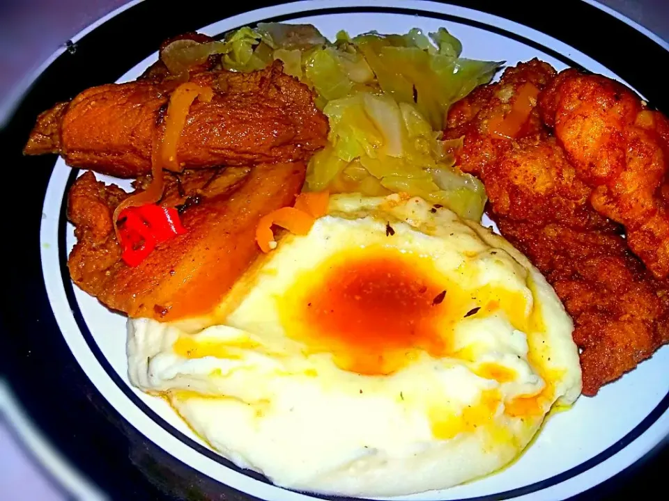 Pepper Fresh Pork Twice Dipped Fried Grouper Steamed Cabbage and Creamy Mashed Garlic Potatoes.|Juan Simmsさん