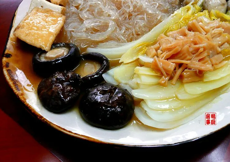 Snapdishの料理写真:cellophane noodle with dried scallop and cabbage|steven z.y.さん