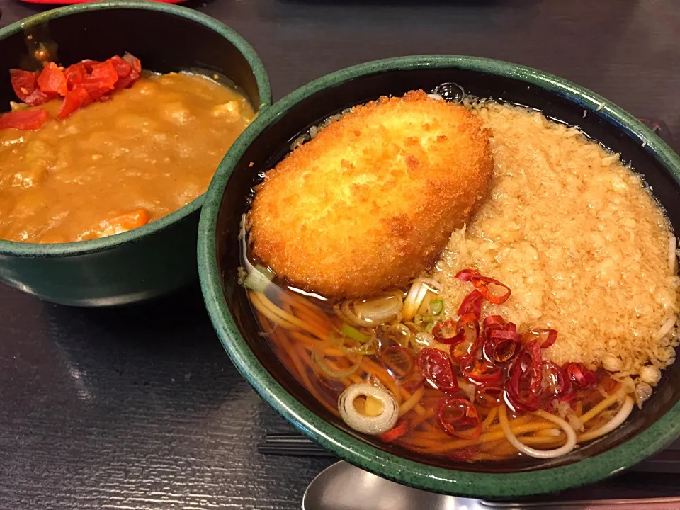 Snapdishの料理写真:朝そば カレー丼セット  コロッケはサービス|マハロ菊池さん