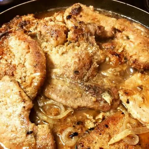 Smothered  Pork Chops W/ Sauteed Onions And Herbs n Spices|Sheila Harrisさん