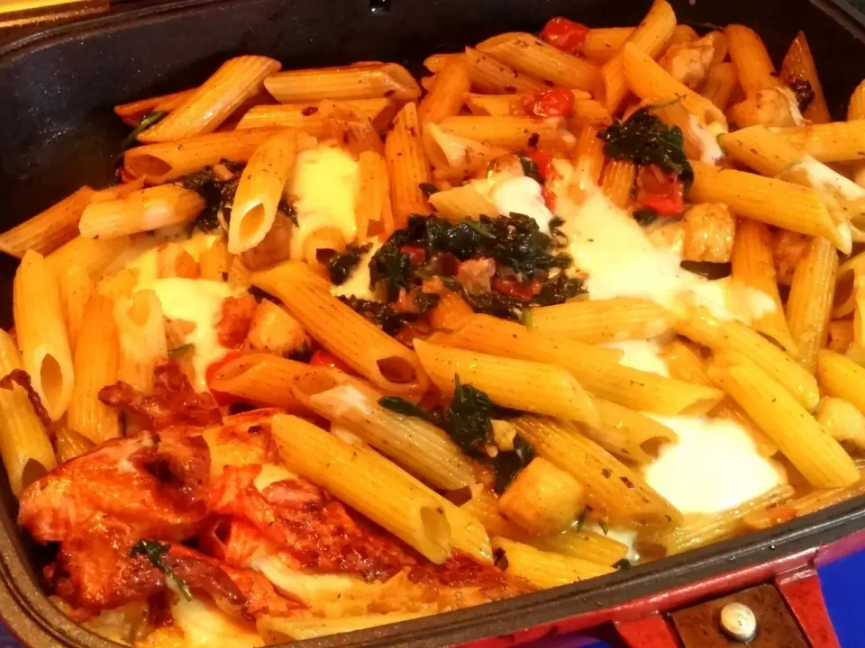 brown butter pasta with lotsa crabs meat, scallops, spinach, cherry tomatoes n GARLIC.|dotdotdotx2さん