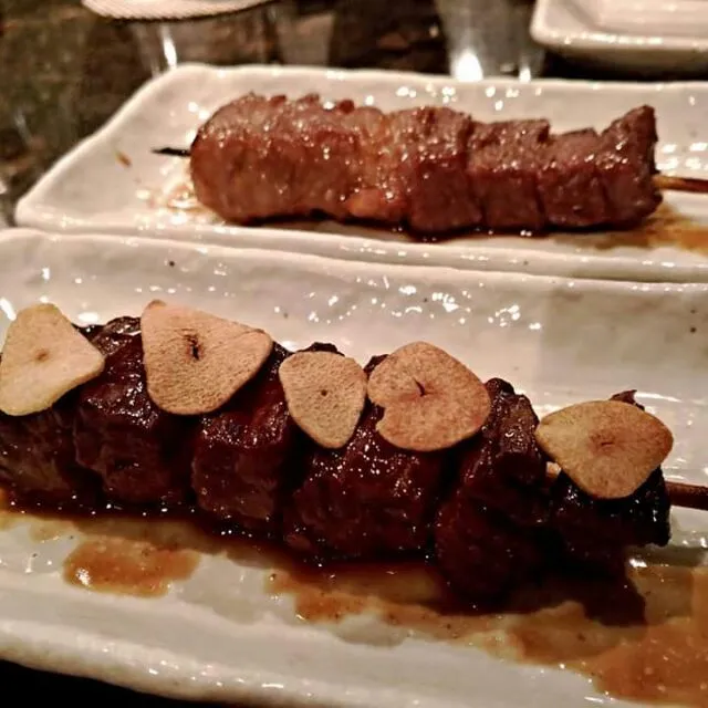 Snapdishの料理写真:pork shoulder with Kobe beef skirt steak kabobs and garlic chips|CHUENCHAIさん