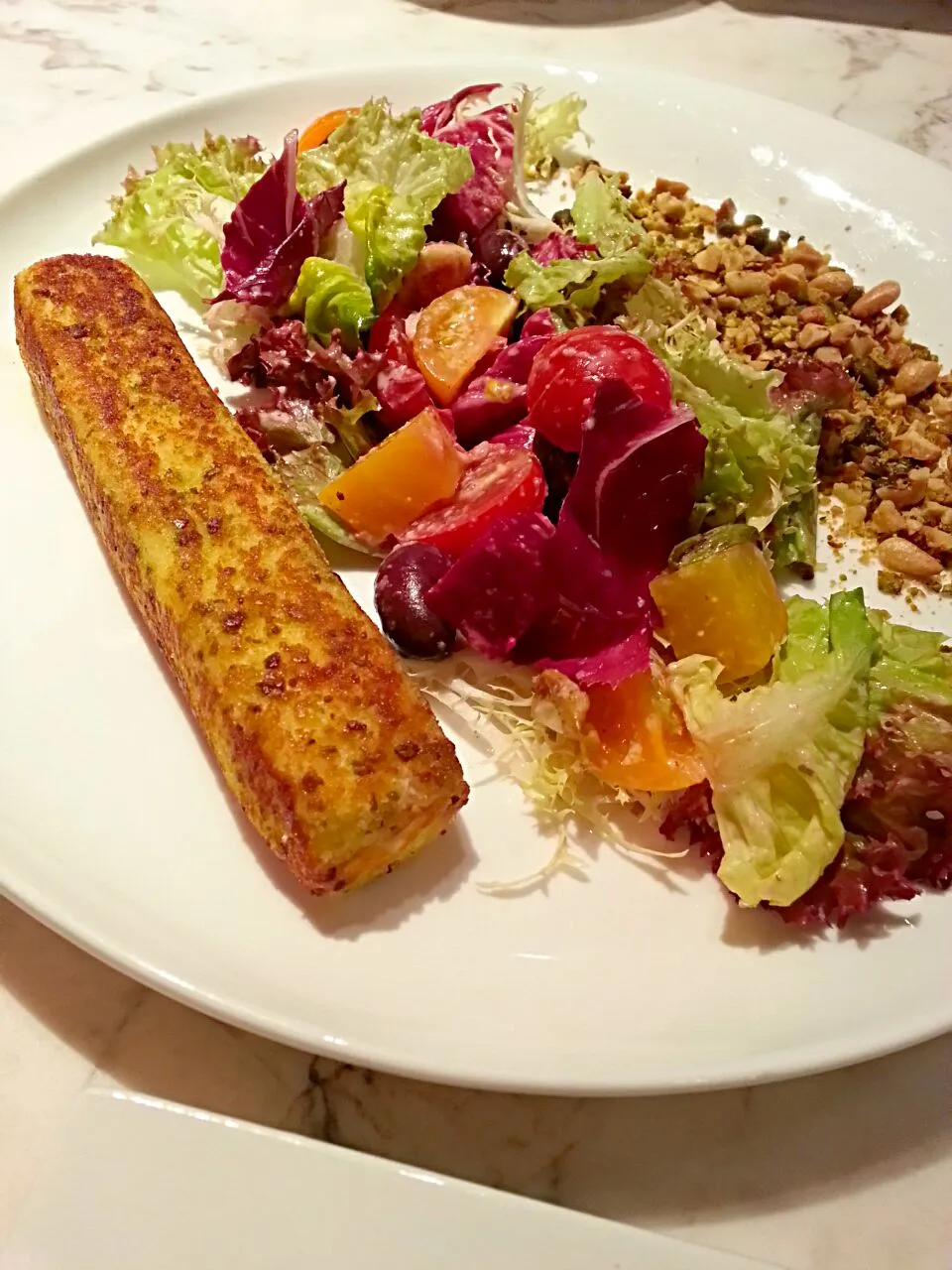 Goat cheese log salad|Arthurさん