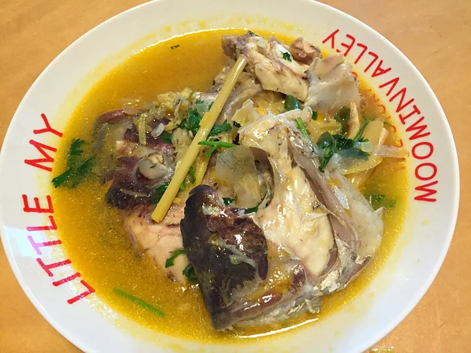 Snapdishの料理写真:Fish head with lemongrass soup|Moe Moe Thandarさん