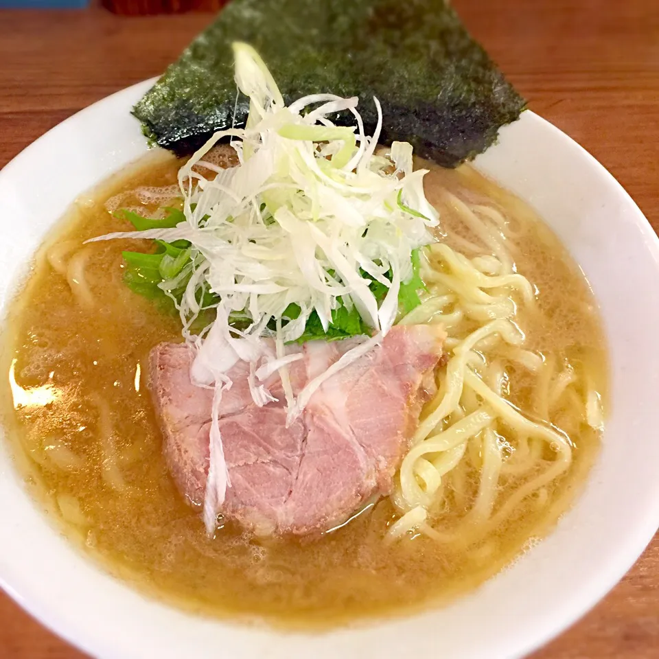 吉祥寺武蔵家の、あご塩ラーメン。家系ラーメンは殆ど食べたことがなかったです。|リュカさん