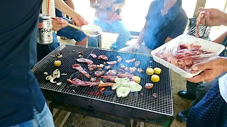 昨日は 勤務先が開催した お客様感謝祭で 肉祭りBBQでした♪
スタッフなので 接待する係だけど 炎天下の中 暑くて ビール飲みました(笑)|yokoさん