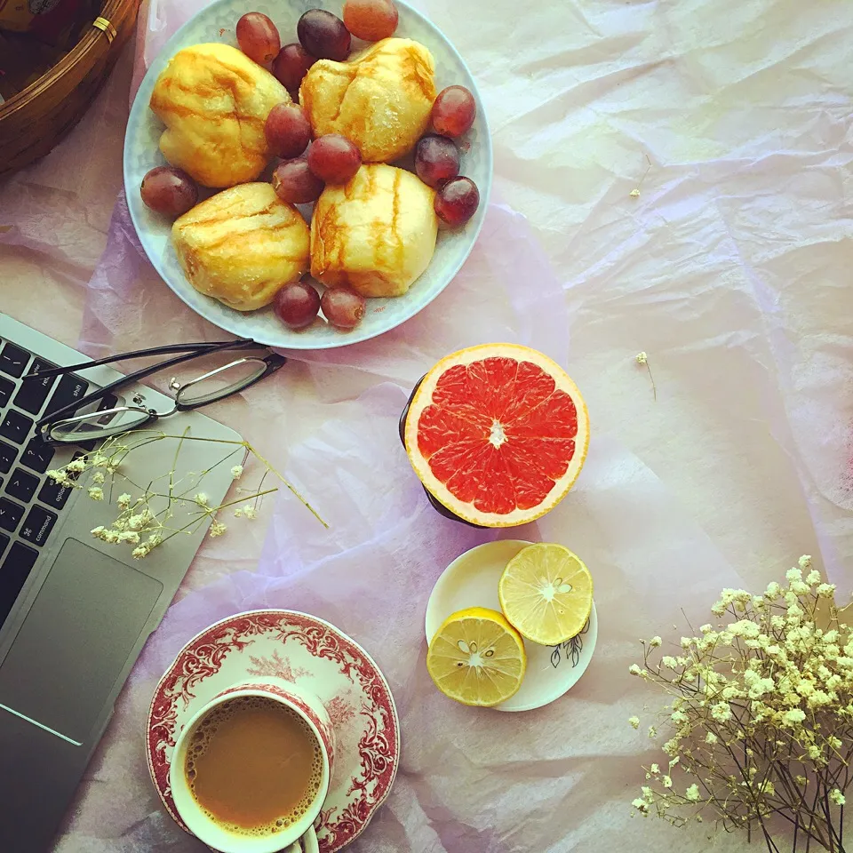 Snapdishの料理写真:Sweeties on the desk|Miss Summerさん