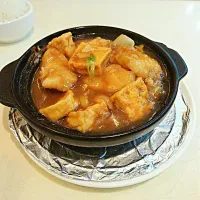 Snapdishの料理写真:Fish Fillet and Bean curd Hot pot