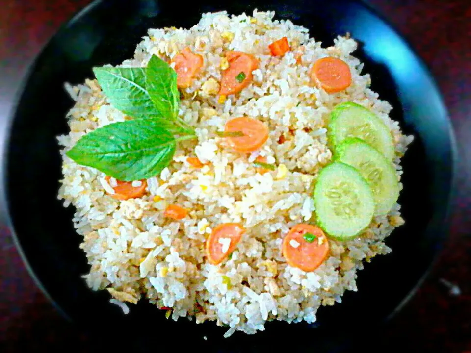 Kaopat Kai ( filled w/ Crab meat flakes Fried Rice w/ sausage eggs carrots cucumber chicken spices) ✔|🌼 Pooja's Kitchenette 🌼さん