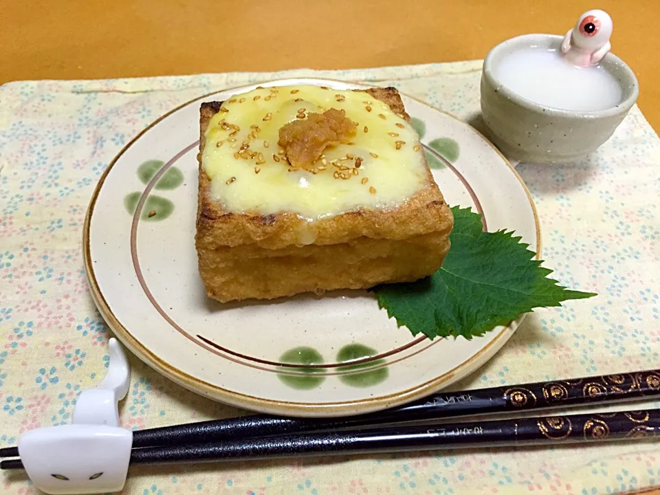 厚揚げのチーズ焼き!  (^-^)
うちにある食材の関係上、手抜きとなっております...
色合いがねぇ〜  f^_^;)|Kei Satoさん