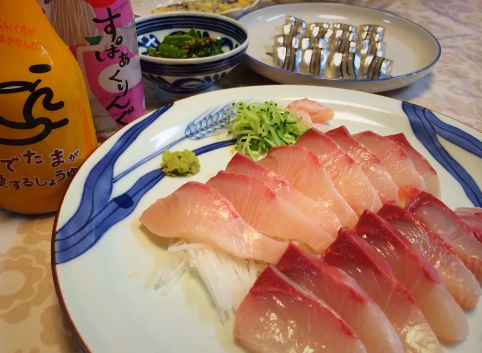 カンパチとキビナゴのお造り☆ぐでたまが愛するしょうゆで食べてみた♪|シフォンさん