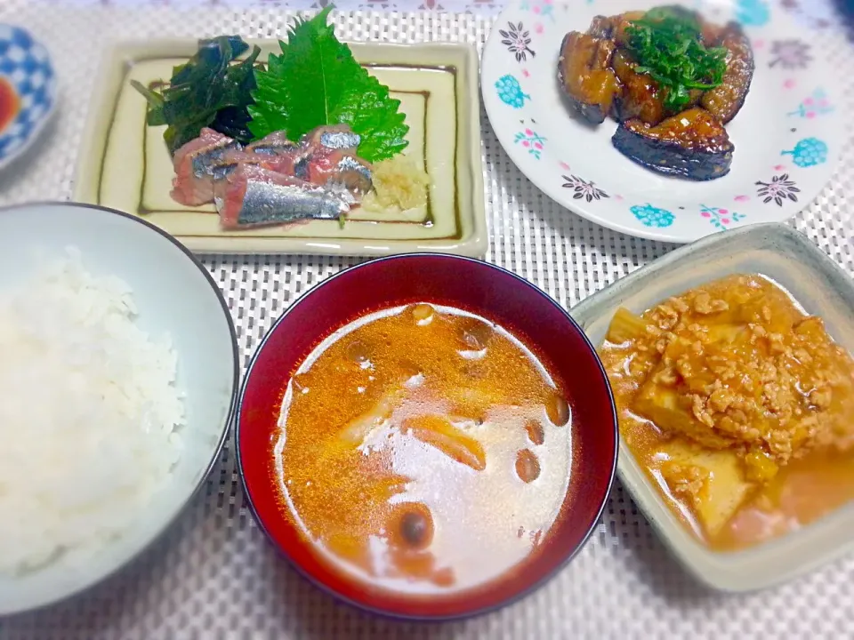 さんまの刺身・なす味噌炒め・厚揚げと白菜のピリ辛煮・キムチスープ|なべちゃんさん