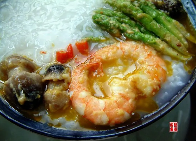 黄金芦笋虾。。。stir-fried prawn and asparagus in salted egg yolk sauce|steven z.y.さん