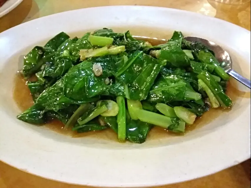 Fried Gai Lan with Salted Fish|FooDin'sさん