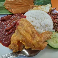 Snapdishの料理写真:Nasi Lemak Singapura|FooDin'sさん