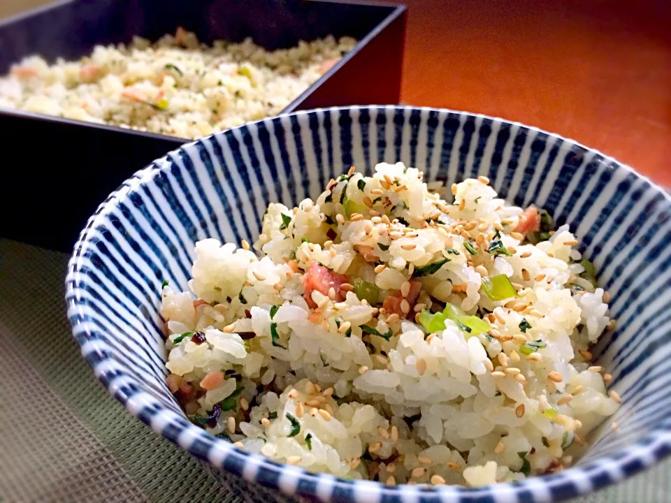 Snapdishの料理写真:Japanese Mustard Spinach&Bacon rice🌿小松菜とﾍﾞｰｺﾝの混ぜご飯|🌈Ami🍻さん