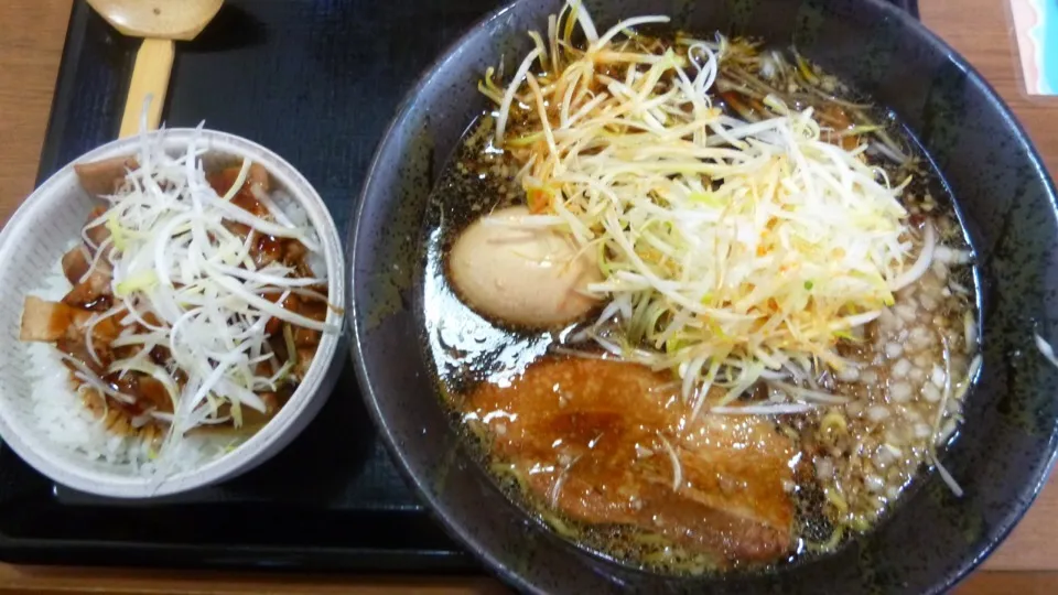 こがし醤油らーめん&辛味ネギ&炙りトロチャーシュー丼 @静岡|THE SUNSEAさん