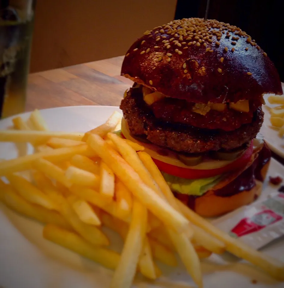 Snapdishの料理写真:Most famous !? hamburger !!|TKさん