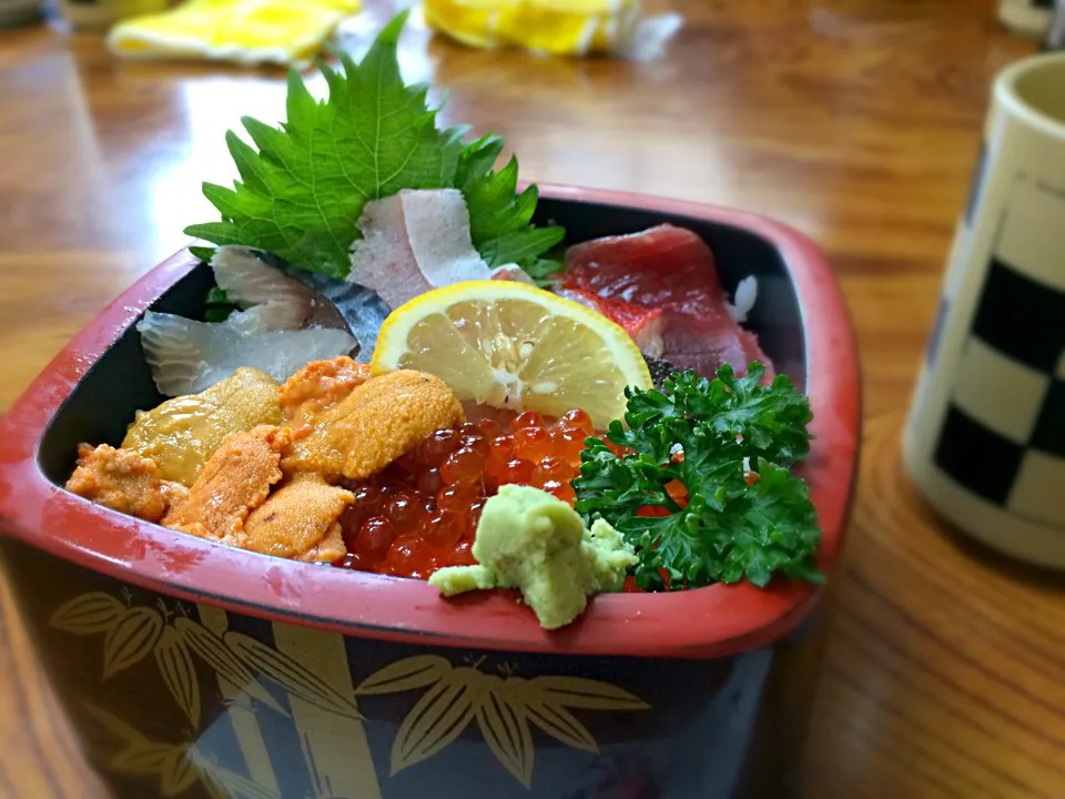 4年生最後の夏合宿 最後のお昼は海鮮どーん三色盛り！！大漁@下田|もっつぁさん