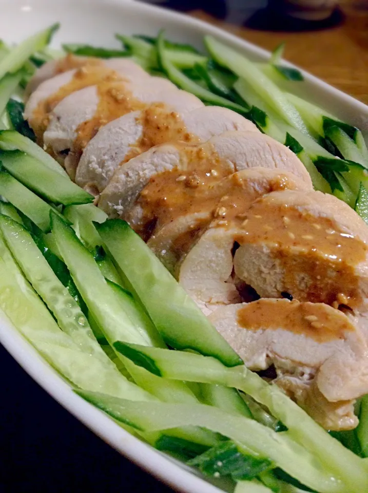 くるみの料理 中からチーズがとろ〜り🌟しっとり焼豚風鶏ハムで鶏ハムサラダ|くるみさん