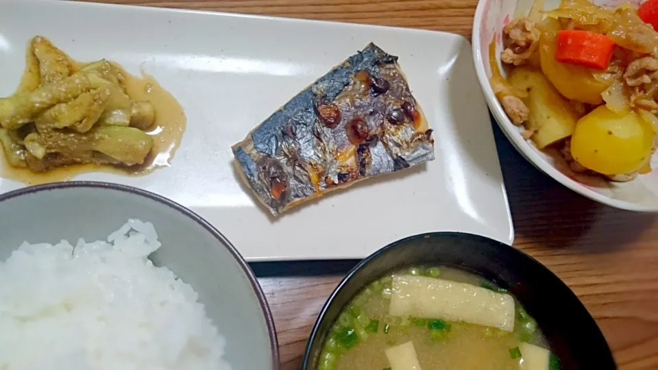 ・鰆の塩焼き
・ナスの胡麻和え
・肉じゃが
・オクラと豆腐の味噌汁|ようかんさん