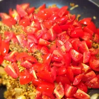 Snapdishの料理写真:Making curry with tomatos grown in my dad's farm.  お父産トマト調理中。|mrndさん