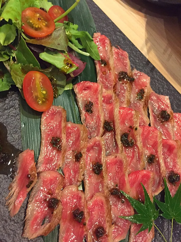 Snapdishの料理写真:wagyu tataki|hweeyhさん