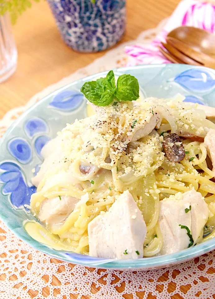 炊飯器で鶏胸肉とバジルのクリームパスタ|あぽもさん