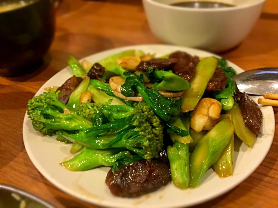 Stir fried broccolini with preserved liver sausage.|Dickson B. Cheongさん