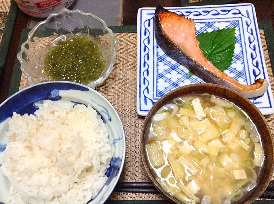 鮭＆めかぶ＆豆腐の味噌汁|まぐろさん