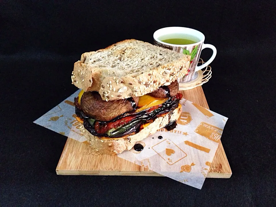 Grilled vegetables and portobello sandwich, 🍵|coxiella24さん