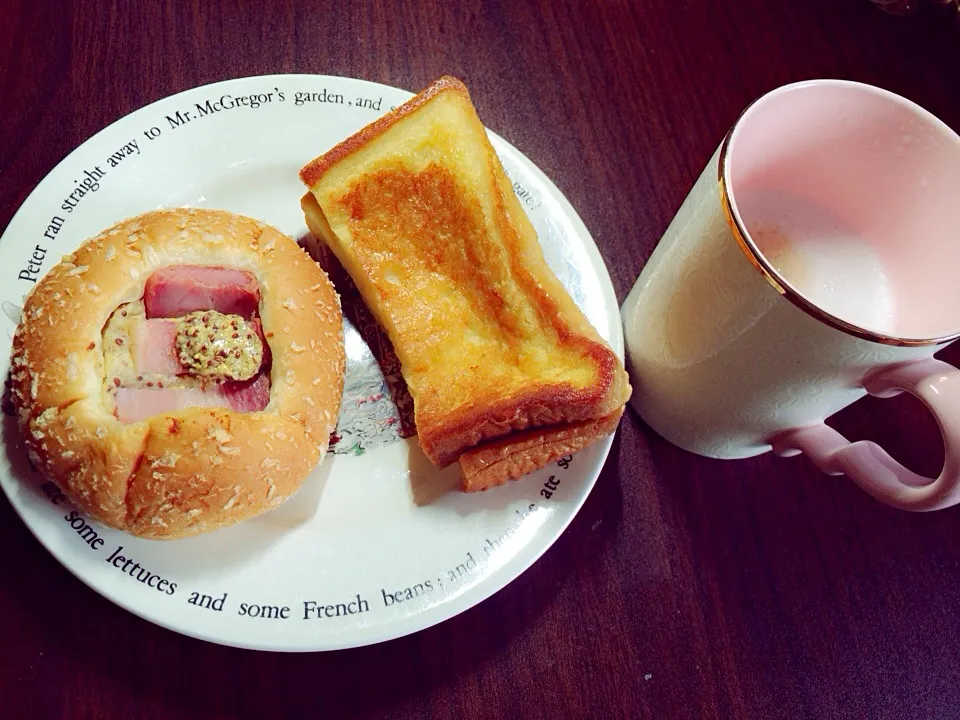 Snapdishの料理写真:フレンチトースト たっぷりジャーマンポテト ネスカフェバリスタカプチーノ|Ａｋａｒｉ♡さん