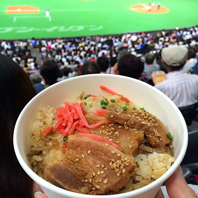 レディースデーで当日券が半額なんで観にきたよ。

今日の晩御飯は豚角煮のごぼう飯丼。|しーさん