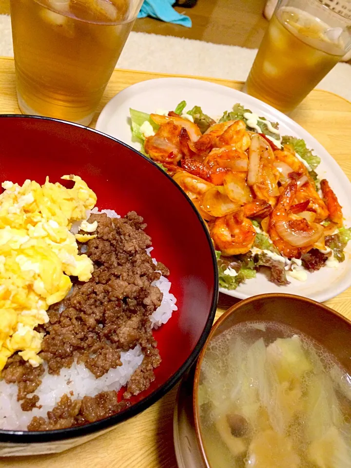 晩御飯♡エビチリ♡そぼろ丼♡darling特性中華スープ♡|憲♡歩さん