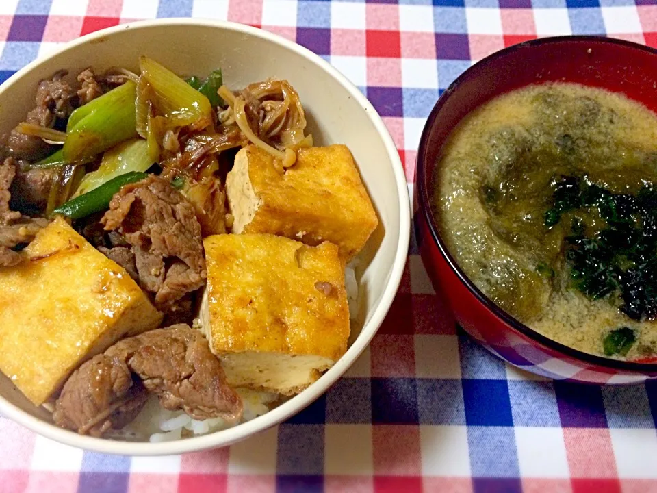 Snapdishの料理写真:肉Tofu と、
とろろ昆布入りしじみのmiso soup<3|Hiroさん