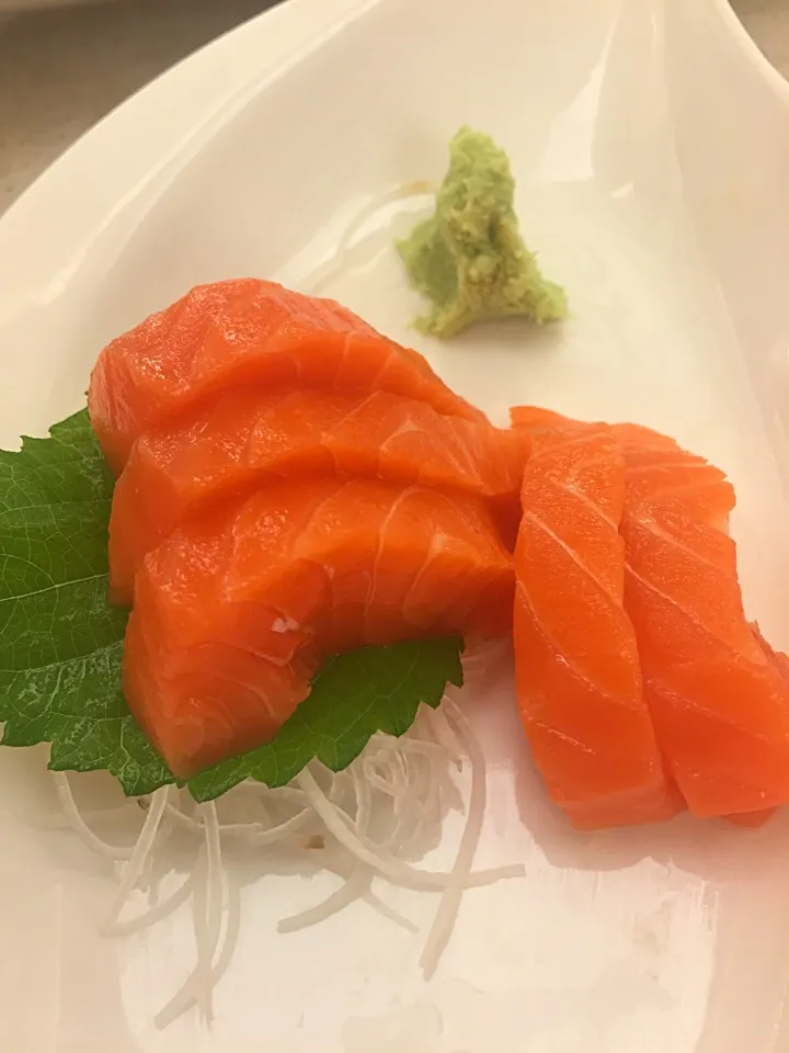 Salmon Sashimi😆|Thidarat Intarapromさん