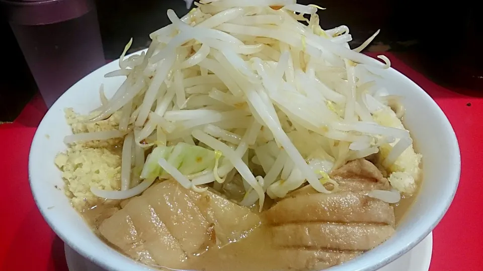 用心棒のラーメン+豚１枚+ヤサイちょいマシ+ショウガマシマシ+ニンニク ＠神保町|大脇さん